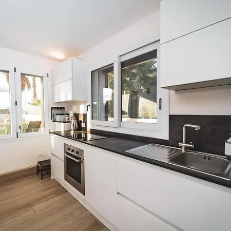 Lo Stagnone Beachfront Kailani Апартаменты Марсала
